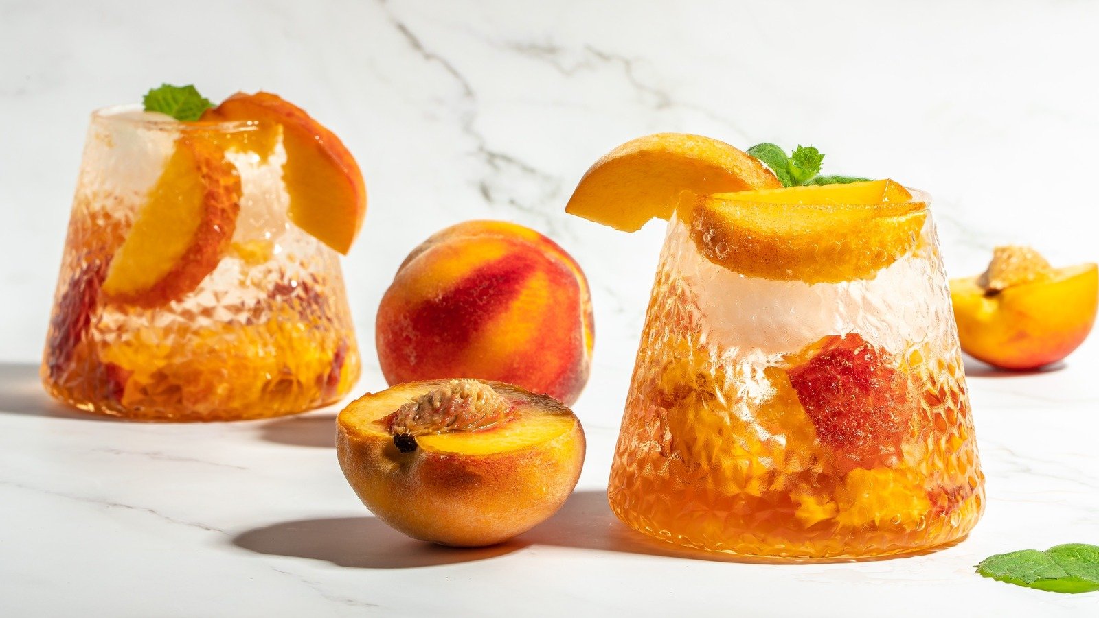 The Fruity Soda To Mix With Bourbon For A Bobby Flay-Approved Summer Cocktail