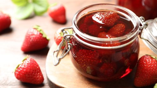 Red Wine Vinegar Is The Key To Flavorful Pickled Strawberries