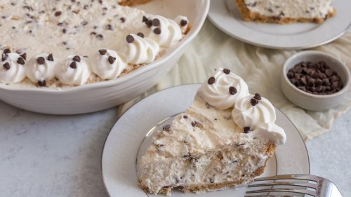 The Decadent Cream Pie That's Made For Cannoli Fans
