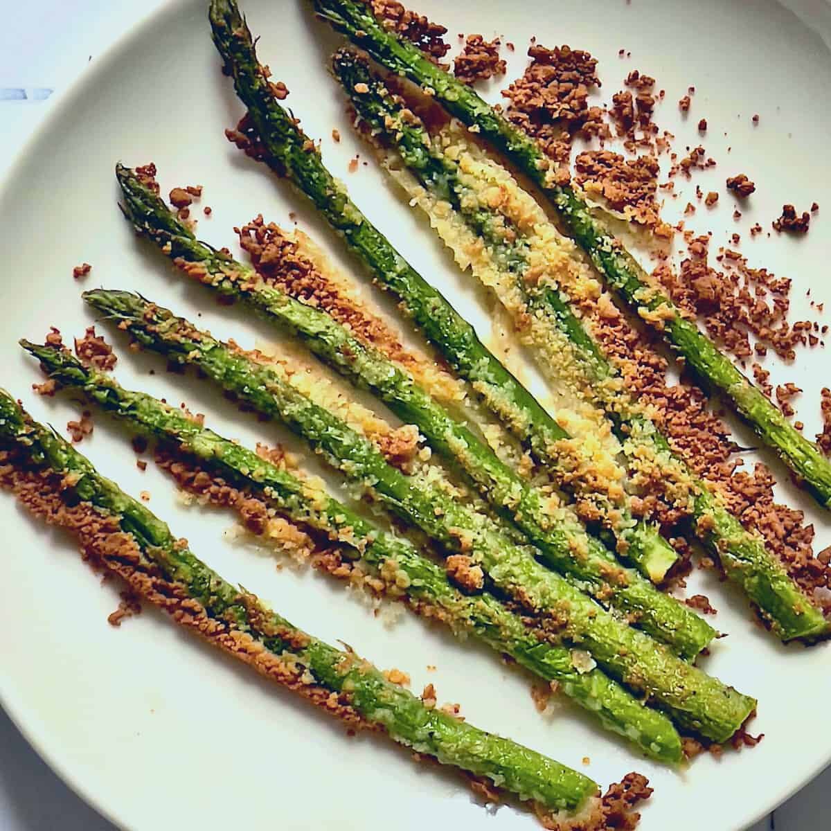 Air Fryer Garlic Parmesan Asparagus- Easy 4 Ingredient Recipe!