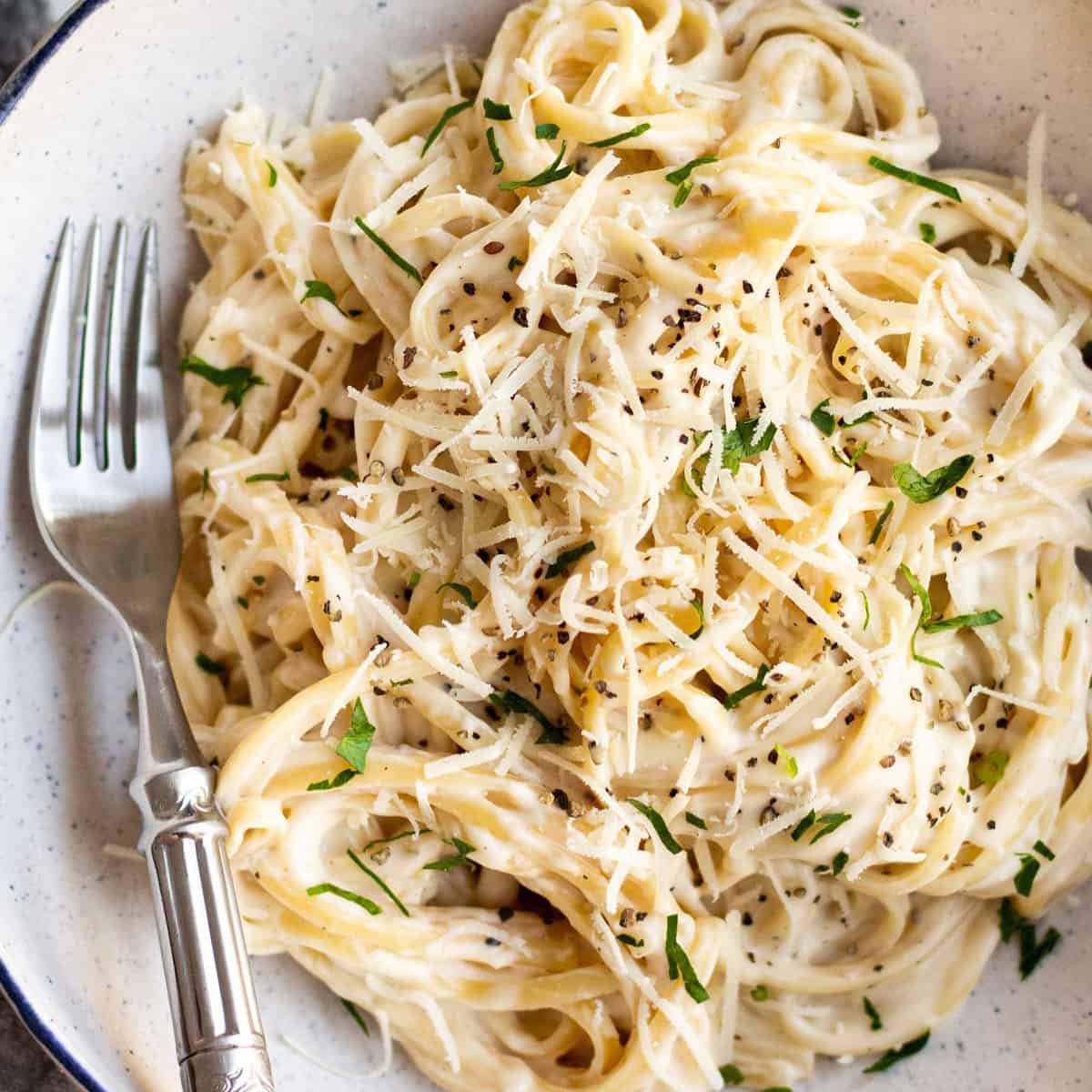 5 Ingredient Creamy White Pasta Sauce Recipe (15 Minutes!)