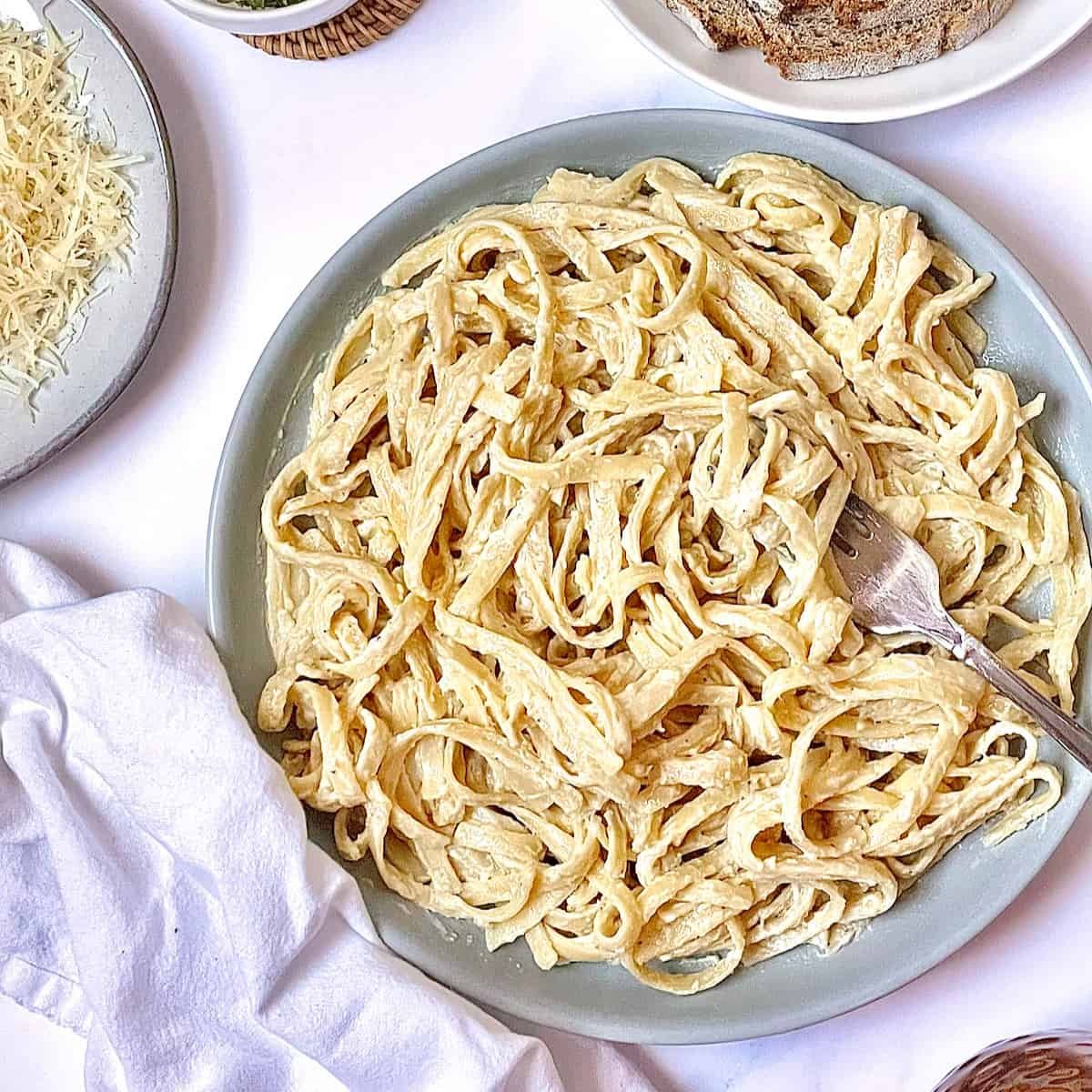 Instant Pot Fettuccine Alfredo – 20 Minutes and 1 Pot