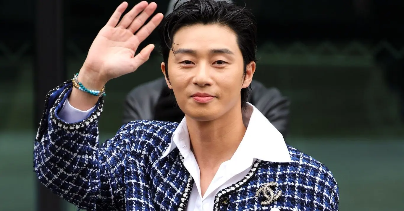 Park Seo-Joon rocks Chanel tweed at Paris Fashion Week | Flipboard