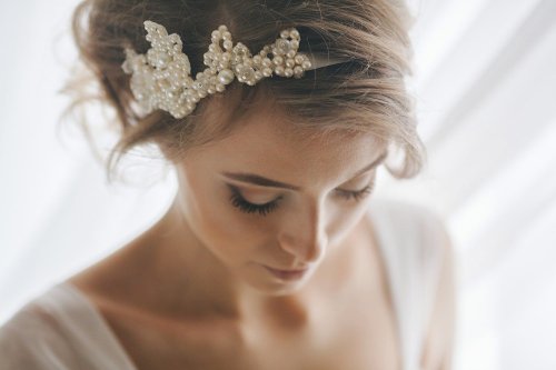 13 Bridal Headbands And Hair Accessories For Your Wedding Day