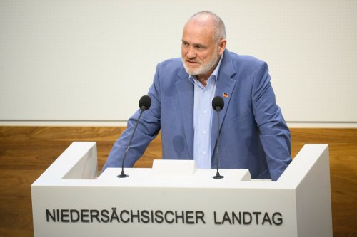 Unter dem Deckmäntelchen der Demokratie