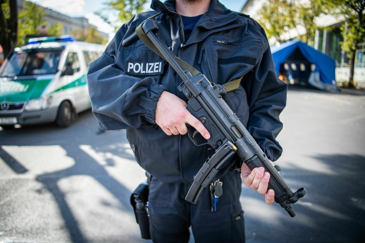 Nach tödlichen Schüssen in Oldenburg: Polizei entwaffnen!