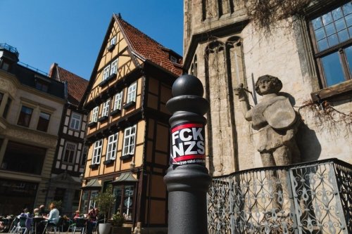 Neonazis im Ordnungsdienst: Antifa allein zu Haus