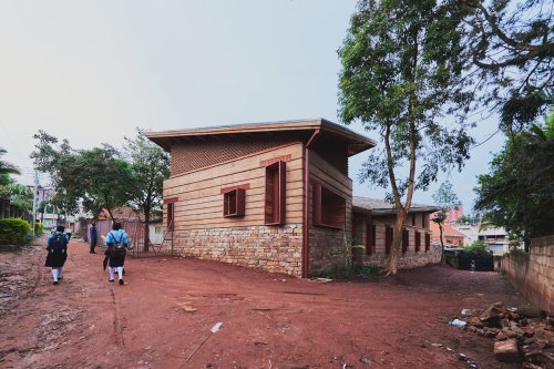 Schutz für Künst­le­r:in­nen in Uganda: Kreative Trutzburg