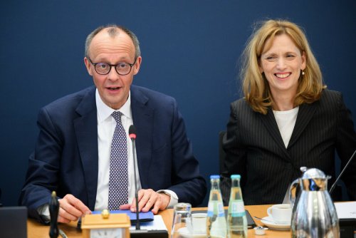 Giftiges Zwischenzeugnis für Bildungsministerin