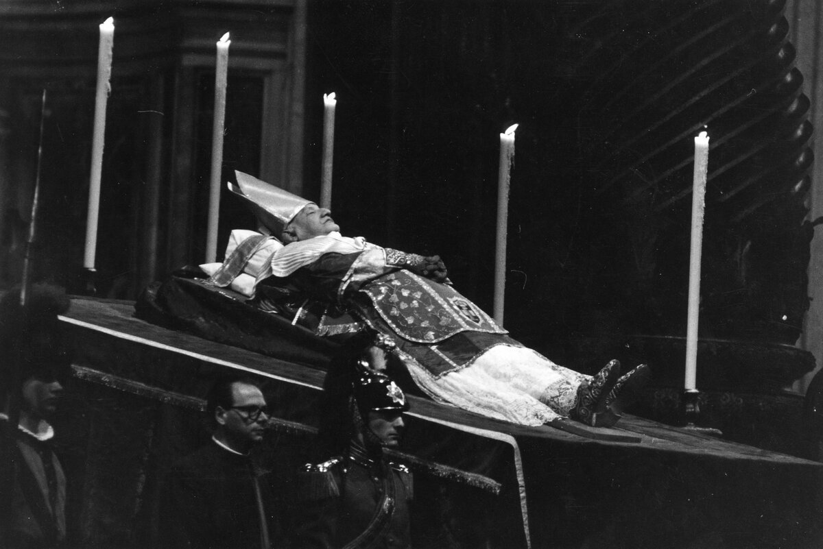 Papst-Beisetzung im Fernsehen: Die Trauer der Anderen