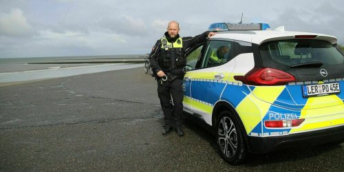 Mit Batterie und Blaulicht