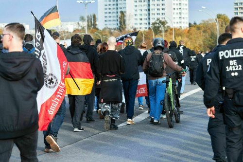 Rechtsruck führt zu Überstunden
