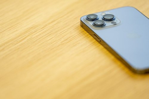 Was passiert, wenn man ein iPhone 13 auf den Boden fallen lässt?