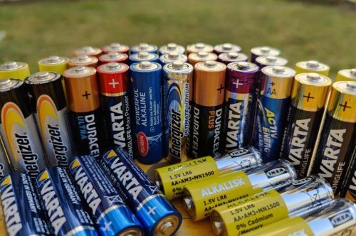 11 Batterien im Test – günstige oft besser als Marken-Produkte