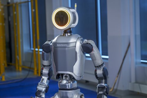 Boston Dynamics’ Atlas humanoid robot goes electric