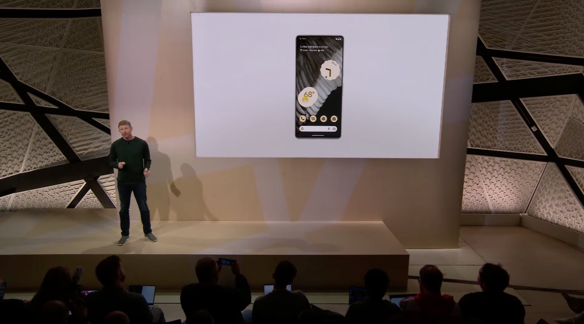Google Assistant gets an upgrade on Pixel 7 with voice typing, calling, and transcription improvements