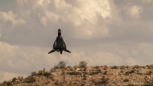 Anduril unveils Roadrunner, ‘a fighter jet weapon that lands like a Falcon 9’