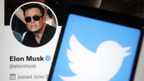 Elon Musk proposes to follow through on Twitter deal, reports say
