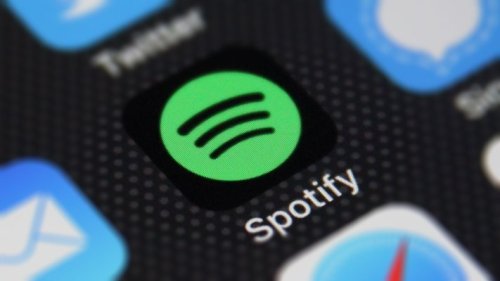 Spotify hits 320 million monthly active users