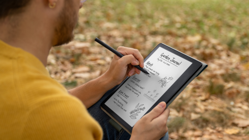 Kindle Scribe brings writing to Amazon’s popular e-reader