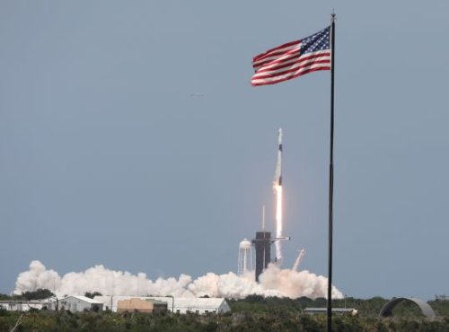SpaceX makes history with successful first human space launch