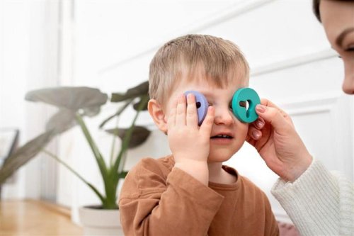 Link between eye movement and facial recognition in autism?