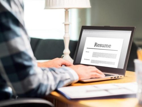 Get 100 resume templates, plus LinkedIn and job interview tips