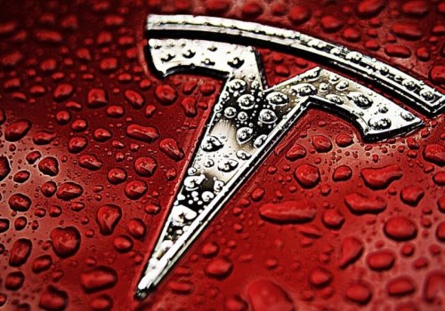 Tesla owner refuses to pay over $21,000 for a new battery, gets locked out of his car