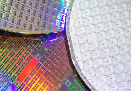 Researchers use lasers and metalenses to align 3D chips with atomic precision