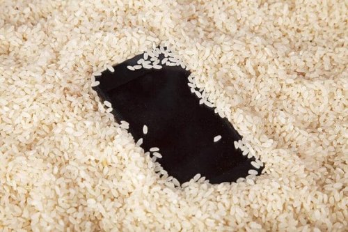 Apple Now Says Putting Your Wet Phone In Rice Is Bad