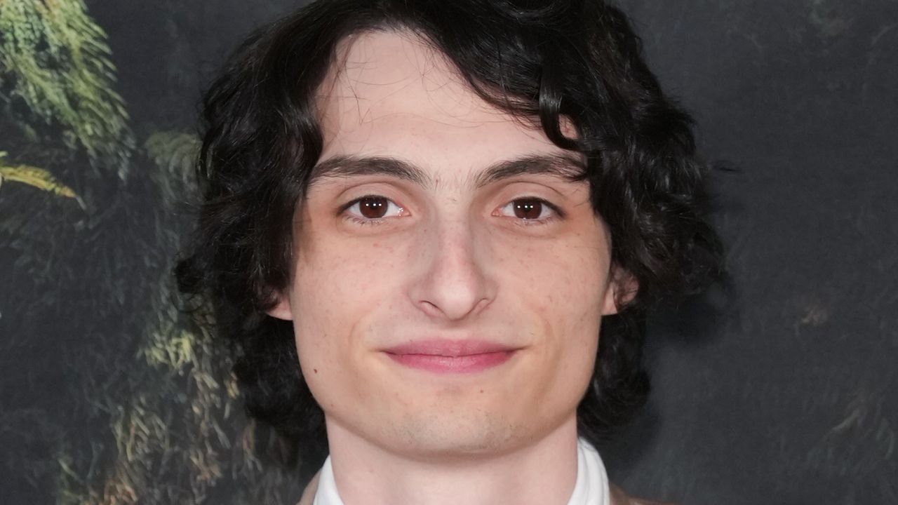 Stranger Things Star Finn Wolfhard Debuts Buzz Cut at Crunchyroll Anime
