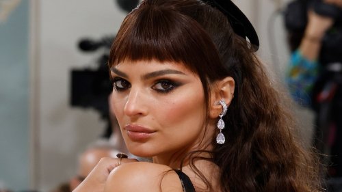Emily Ratajkowski Wore a Hyper-Realistic, 3D Roach on Her Nails