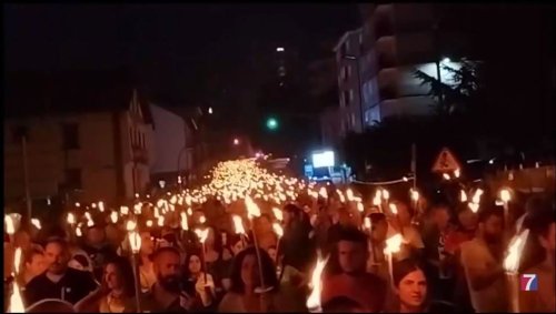 4.000 antorchas iluminan en Muskiz la noche de San Juan