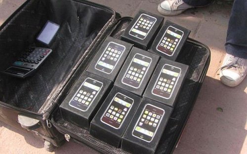 Police raid factory producing 41,000 fake iPhones in China
