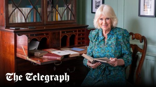 Queen reveals tough time with reading at night