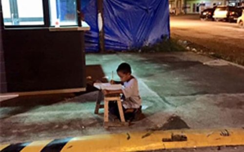 Homeless boy using McDonald&rsquo;s light to do homework proves inspirational