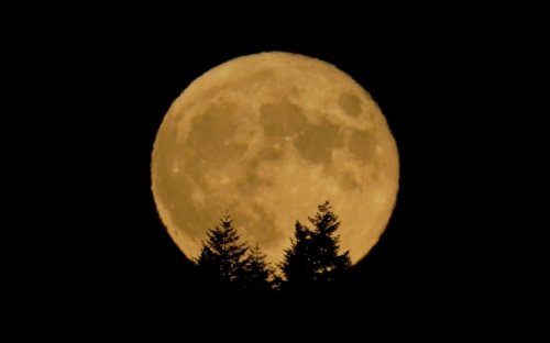 Sturgeon Moon 2022: when it peaks tonight in the UK and other full moon dates