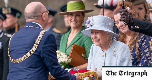 The Queen's unexpected visit to Scotland packs an ever-so-polite political punch