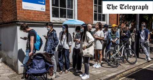 Delaying decision on vaccinating university students ‘legally and practically impossible’