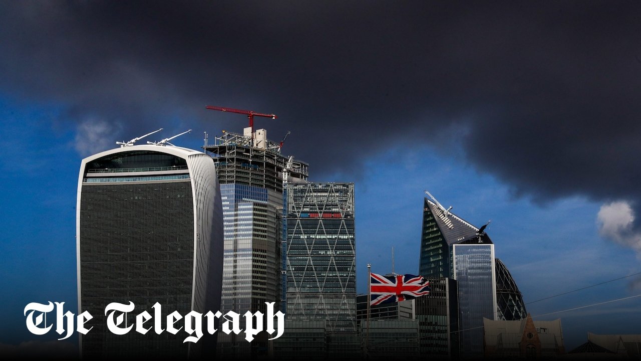 FTSE falls 2.5pc as sell-off accelerates