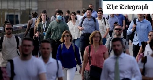 Government unwilling to urge people to stop working from home