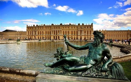 Palace of Versailles forced to put up paying guests