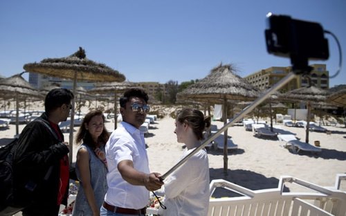 Labour candidate sparks fury by posing for selfie at scene of Tunisian beach massacre