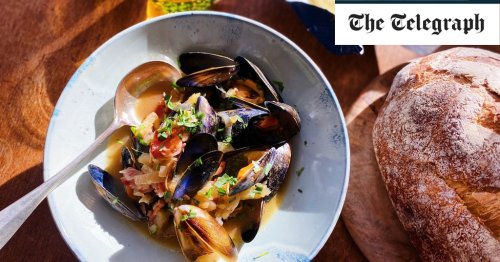 Mussels with apples, cider and bacon recipe