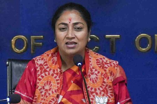 Delhi CM orders urgent drain desilting before monsoon, slams past governments for neglect