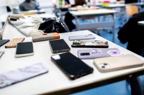Smartphones surpass petroleum products and diamonds to become India’s top export