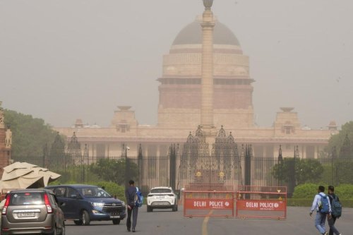 AAP, BJP spar over Delhi's toxic air, netizens fume over 'cocktail of dust'
