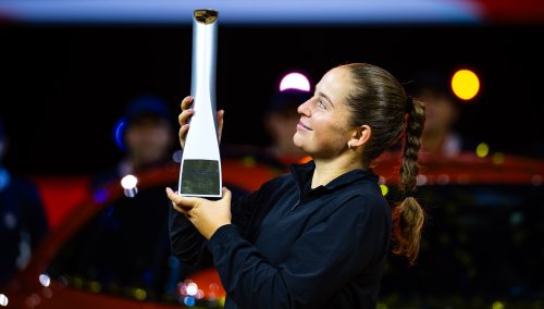 Jelena Ostapenko becomes first woman since Serena to beat No. 1 and No. 2 at same event on clay