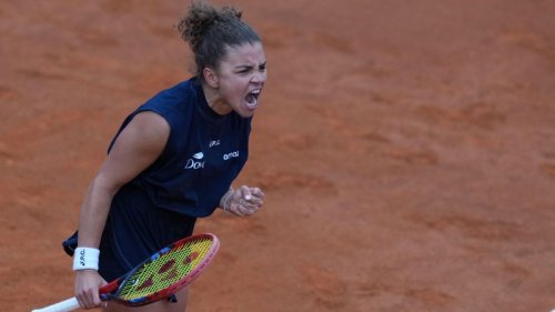 Jasmine Paolini wins her 2nd WTA 1000 title, dominating Coco Gauff to lift the Italian Open trophy