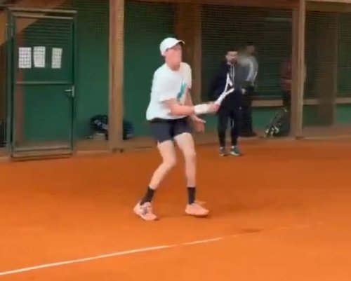 VIDEO. Jannik Sinner returns to the court with Jack Draper